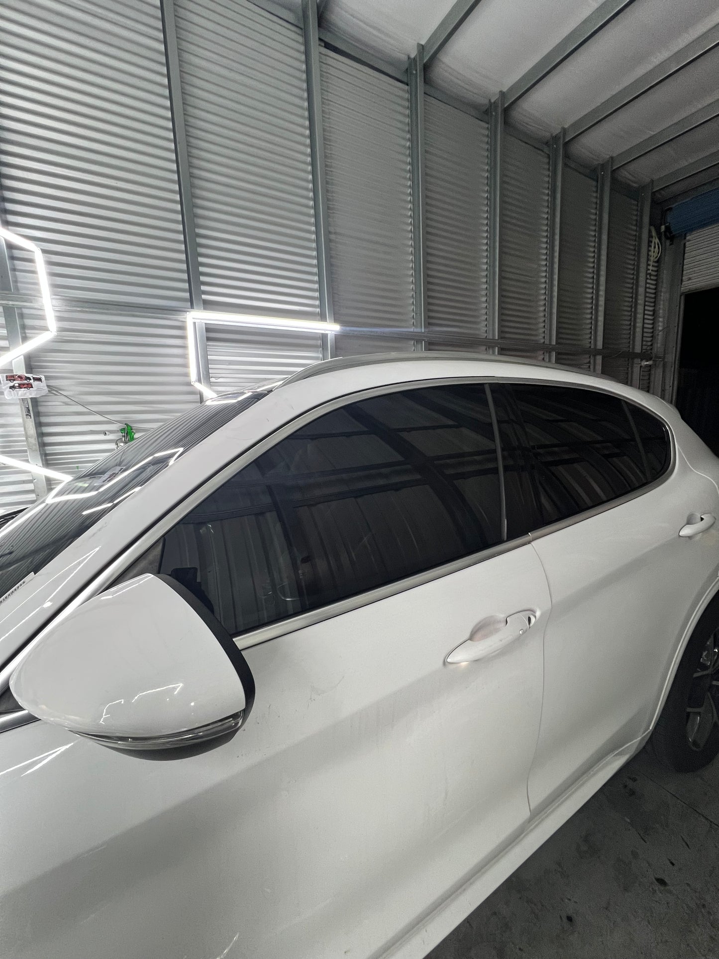 CARBON FRONT TWO WINDOWS TINTED